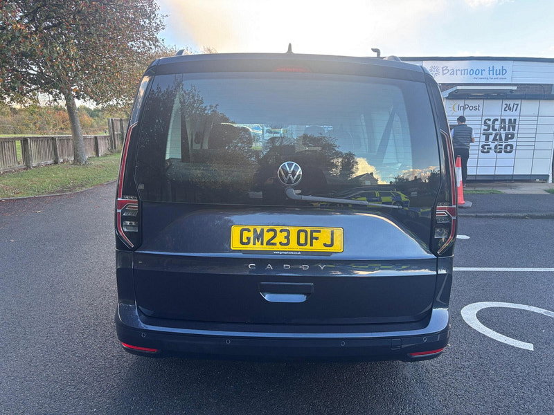 2023 Volkswagen Caddy Maxi in Blue, photo 6 of 15