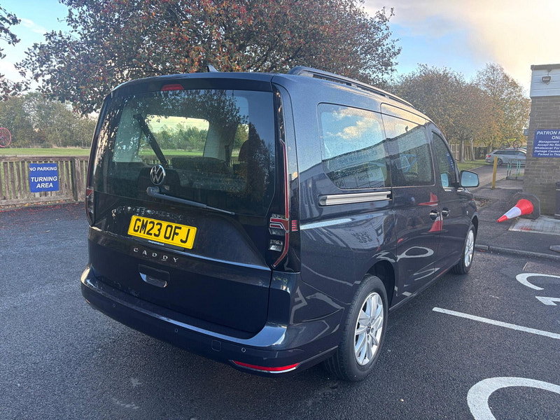 2023 Volkswagen Caddy Maxi in Blue, photo 7 of 15