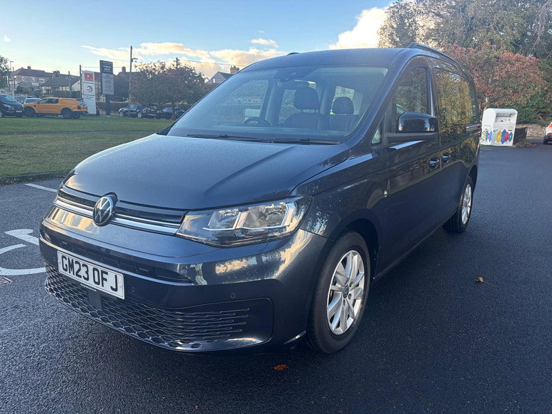 2023 Volkswagen Caddy Maxi in Blue, photo 3 of 15