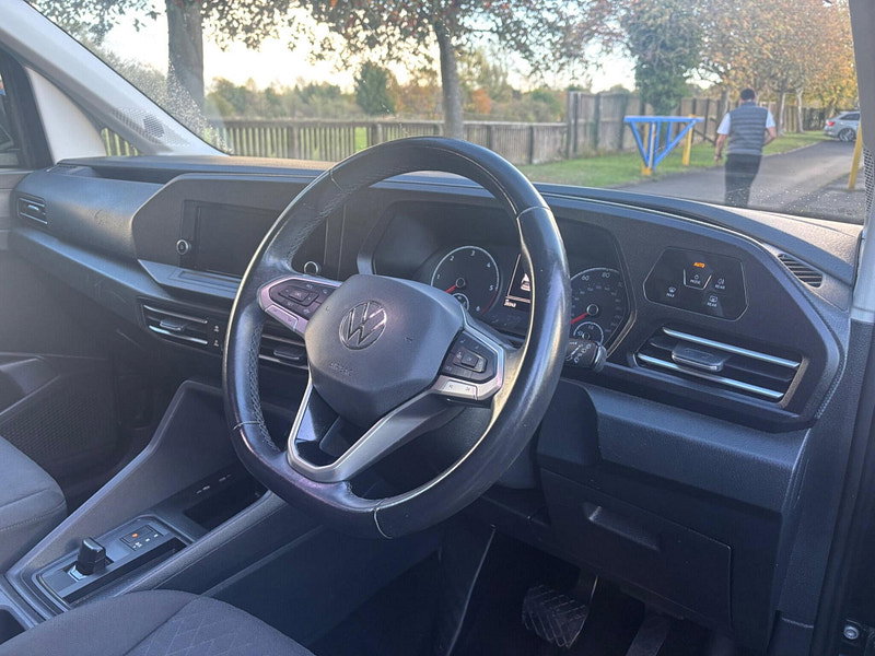 2023 Volkswagen Caddy Maxi in Blue, photo 8 of 15