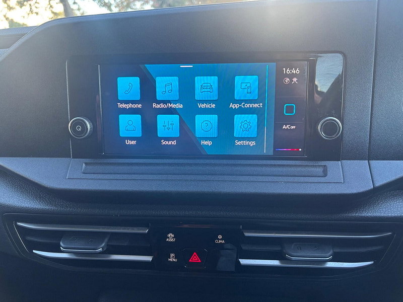 2023 Volkswagen Caddy Maxi in Blue, photo 9 of 15
