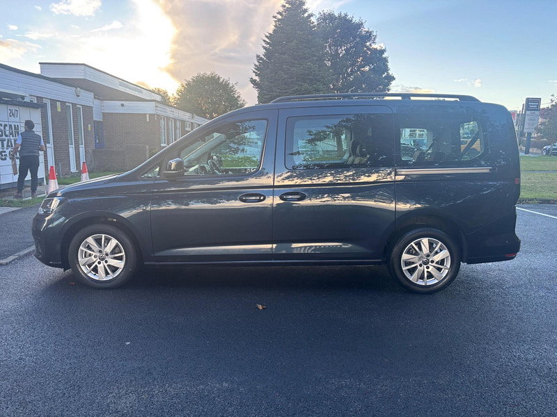 2023 Volkswagen Caddy Maxi in Blue, photo 4 of 15