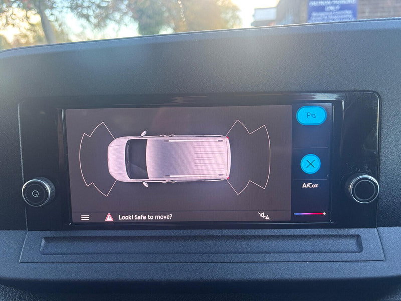 2023 Volkswagen Caddy Maxi in Blue, photo 10 of 15