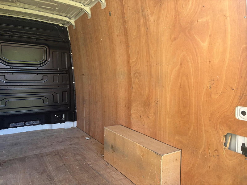 2023 Volkswagen Crafter in White, photo 11 of 13