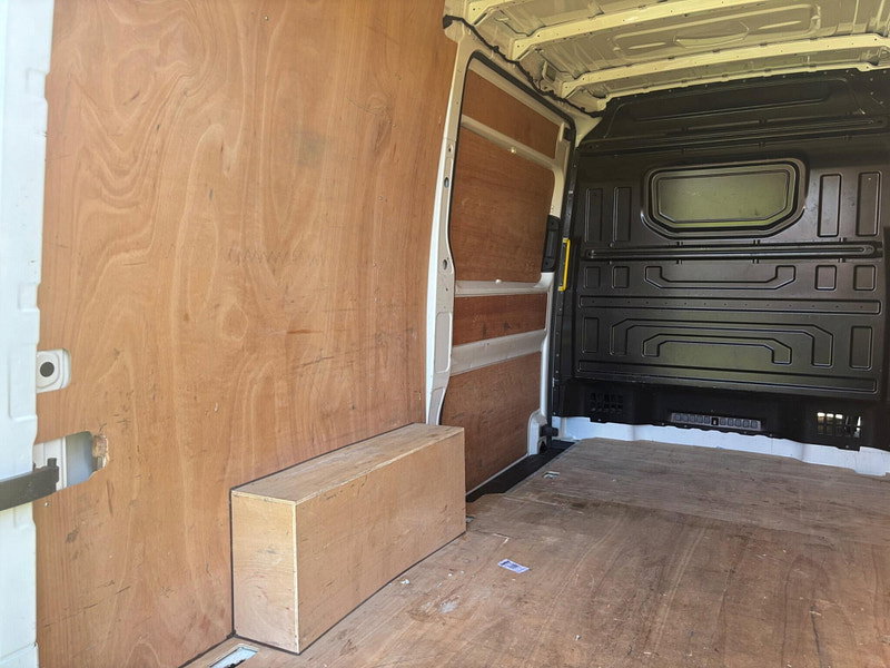 2023 Volkswagen Crafter in White, photo 9 of 13