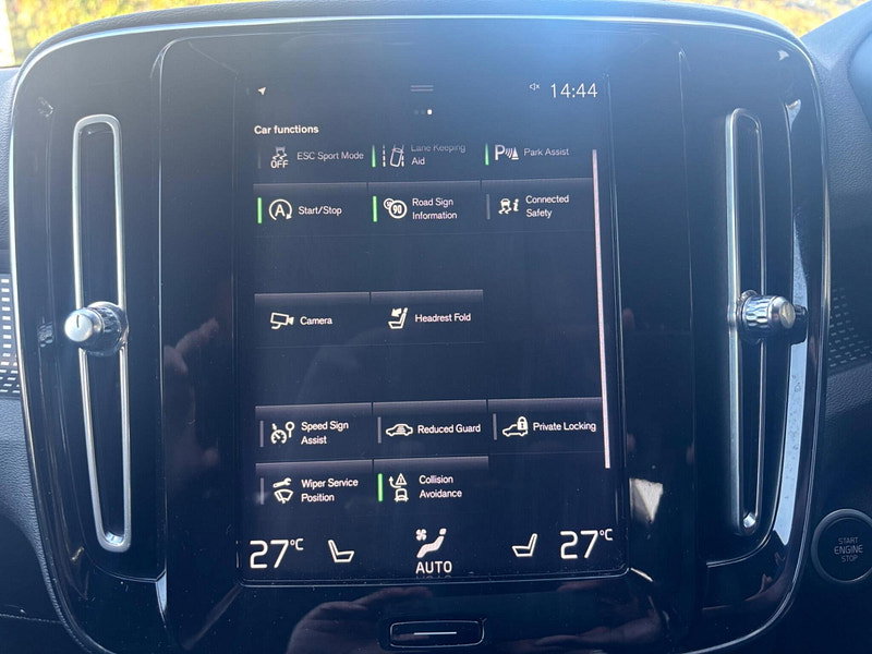 2020 Volvo XC40 in Red, photo 15 of 18