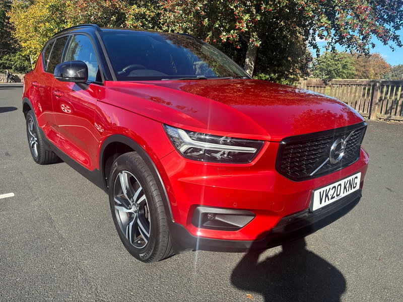 2020 Volvo XC40 in Red, photo 1 of 18