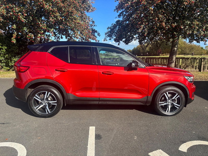 2020 Volvo XC40 in Red, photo 8 of 18