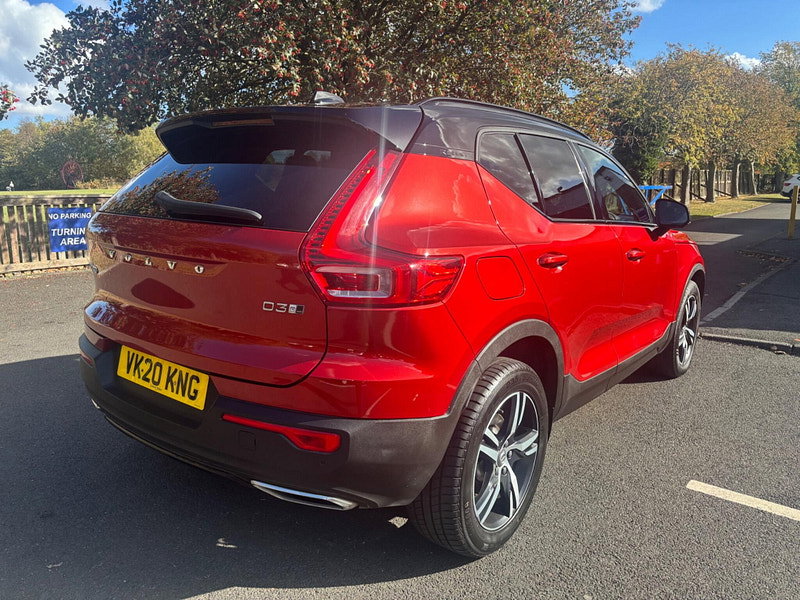 2020 Volvo XC40 in Red, photo 7 of 18