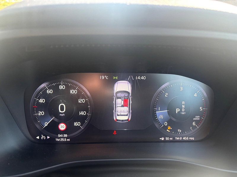 2020 Volvo XC40 in Red, photo 18 of 18