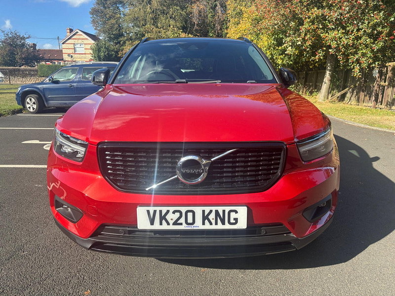 2020 Volvo XC40 in Red, photo 2 of 18
