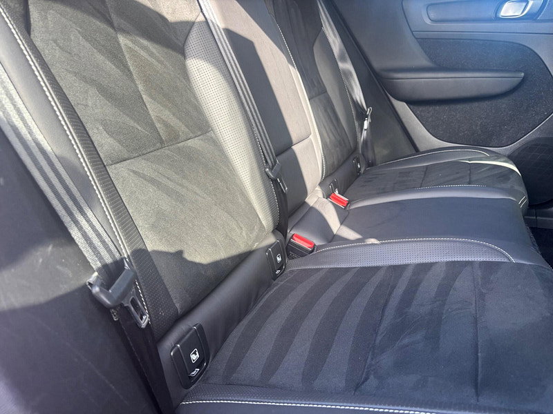 2020 Volvo XC40 in Red, photo 17 of 18
