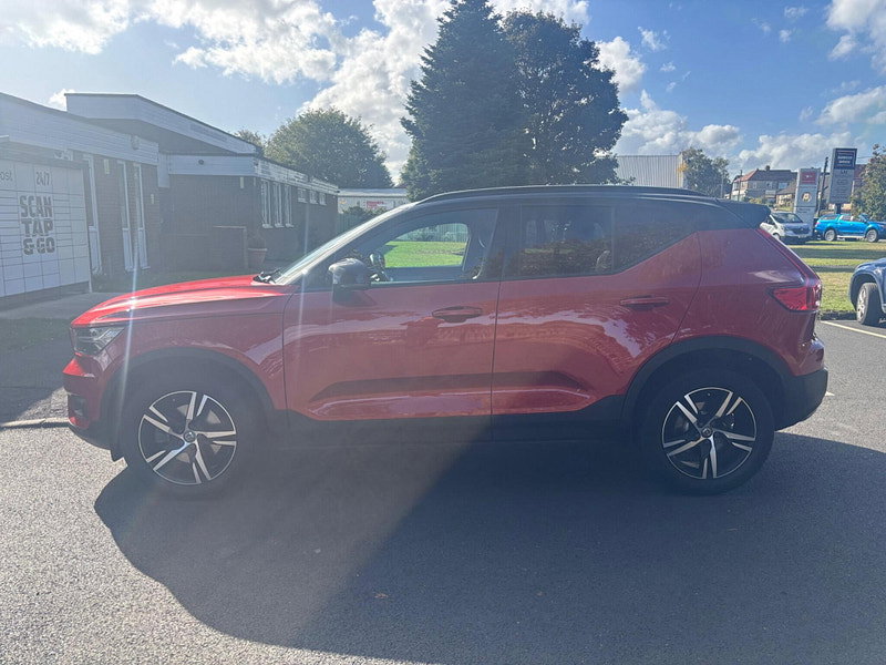 2020 Volvo XC40 in Red, photo 4 of 18