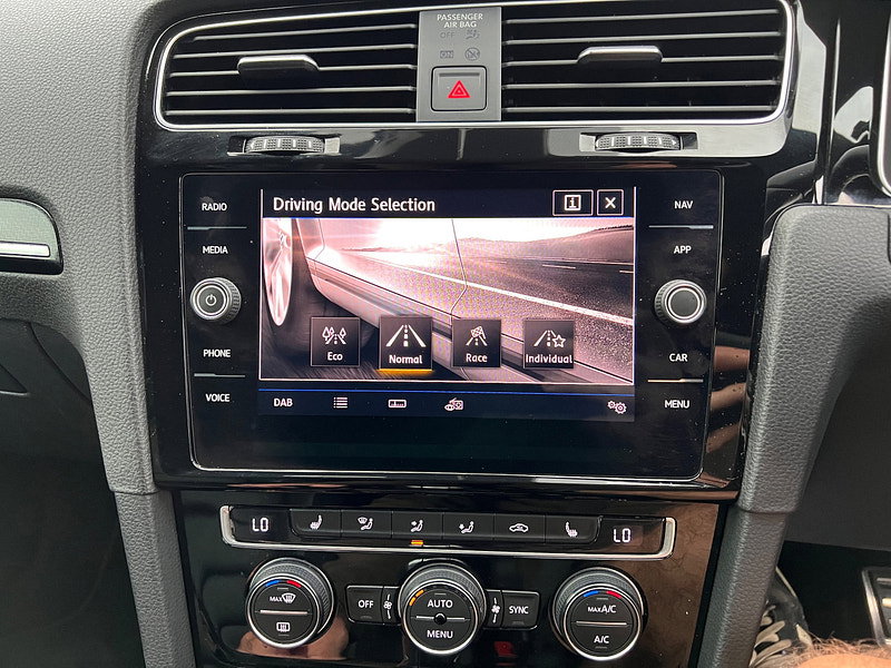2019 Volkswagen Golf in Black, photo 23 of 26