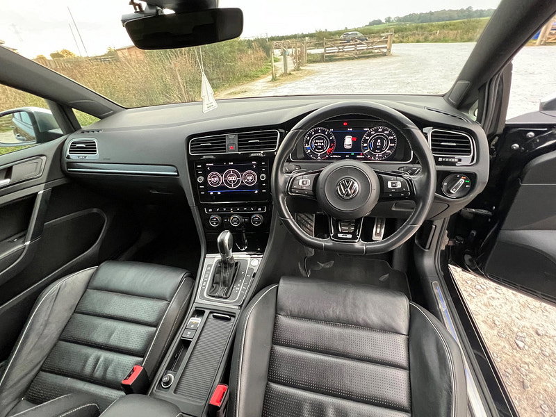 2019 Volkswagen Golf in Black, photo 16 of 26
