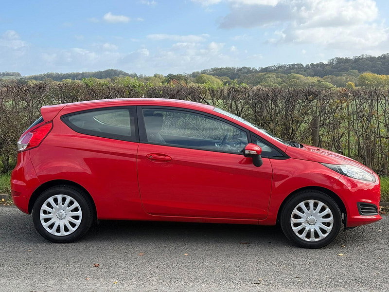 2012 Ford Fiesta in Red, photo 5 of 21