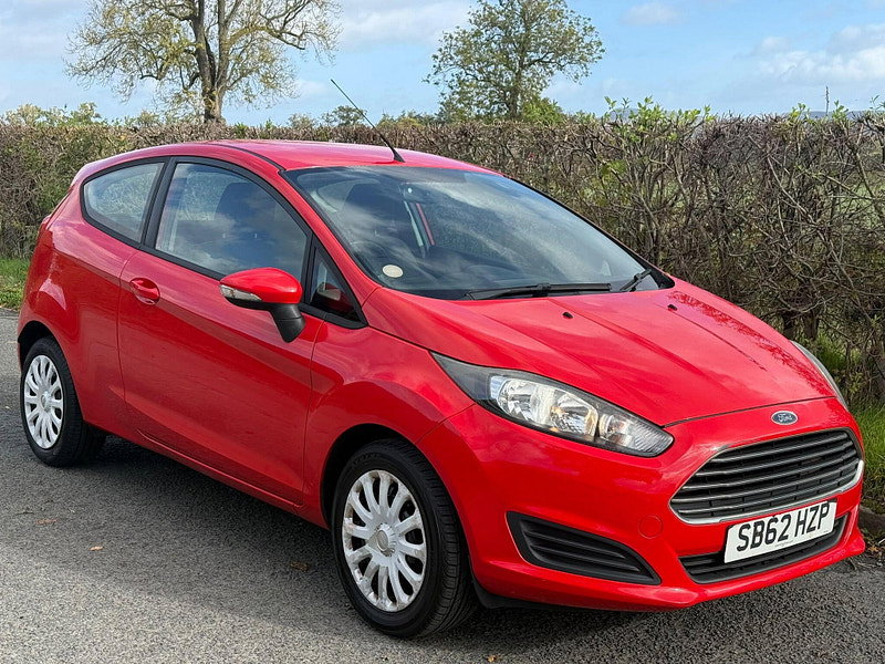 2012 Ford Fiesta in Red, photo 4 of 21