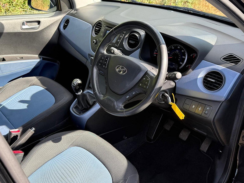 2015 Hyundai I10 in Black, photo 13 of 21