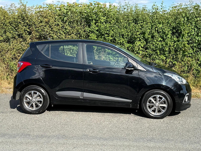 2015 Hyundai I10 in Black, photo 5 of 21