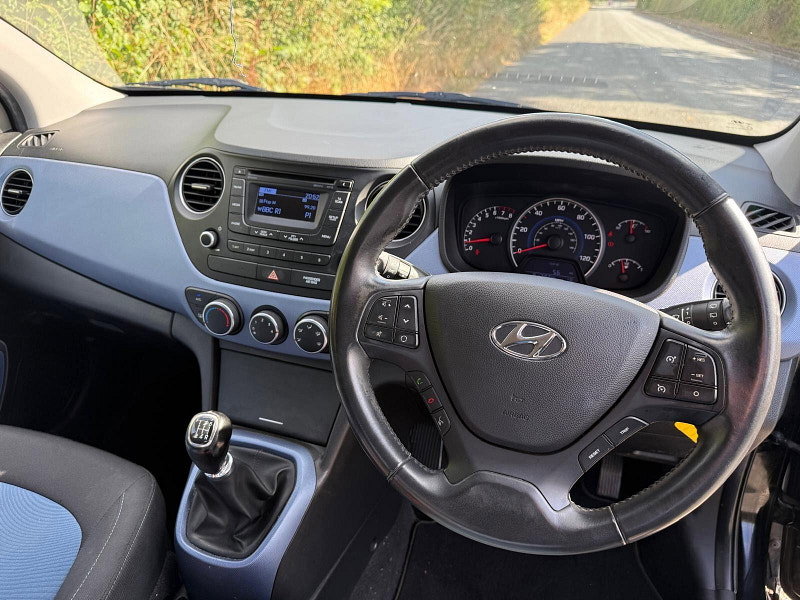 2015 Hyundai I10 in Black, photo 14 of 21