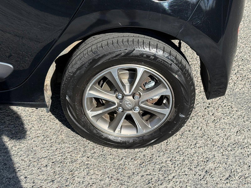 2015 Hyundai I10 in Black, photo 10 of 21