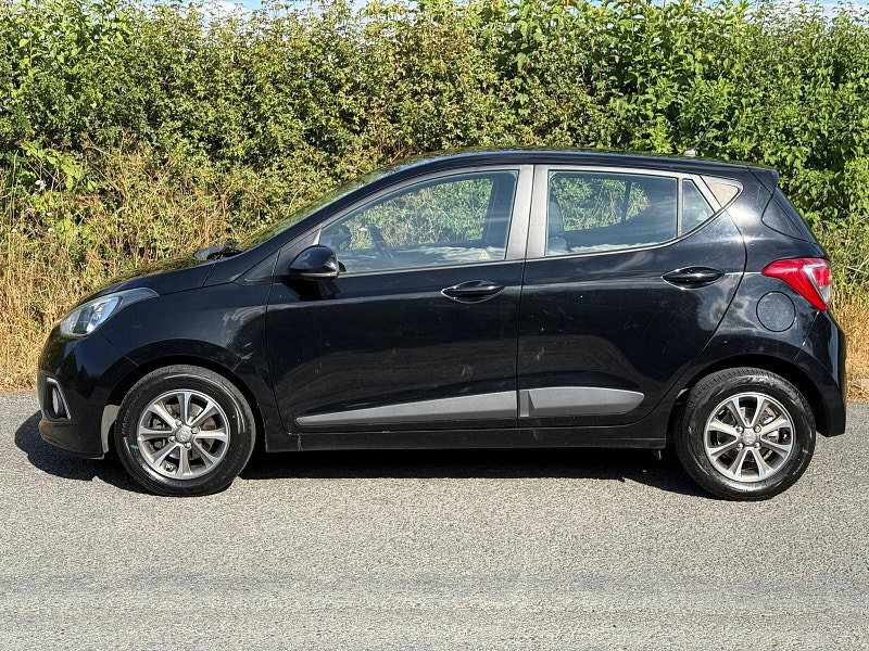 2015 Hyundai I10 in Black, photo 2 of 21