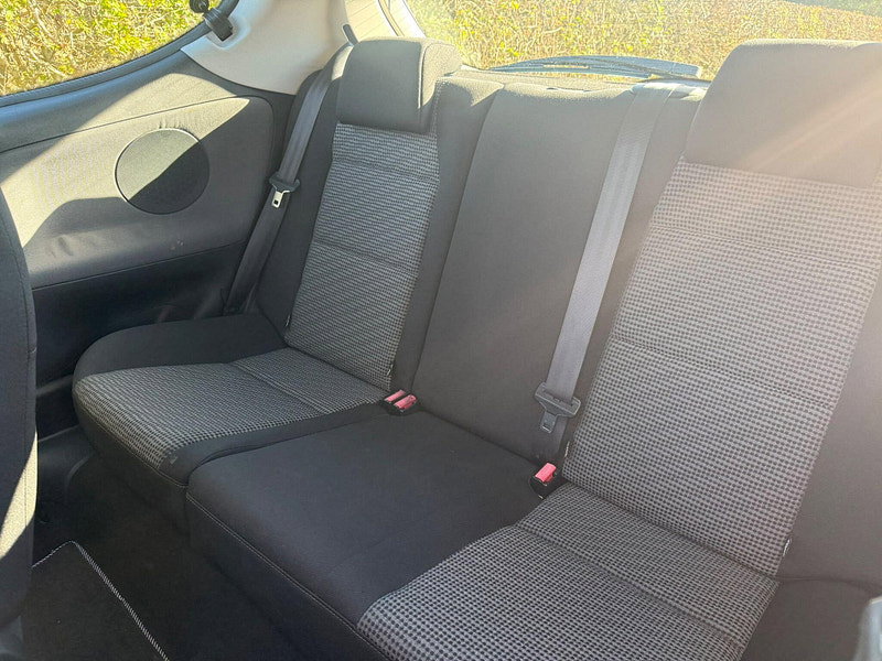 2009 Peugeot 207 in Silver, photo 17 of 18