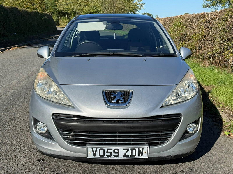 2009 Peugeot 207 in Silver, photo 7 of 18