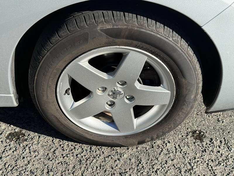 2009 Peugeot 207 in Silver, photo 10 of 18