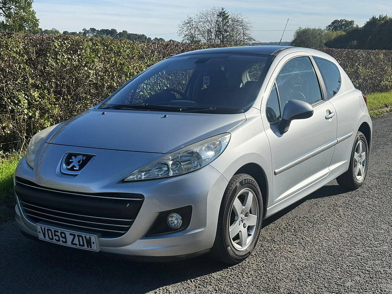 2009 Peugeot 207 in Silver, photo 1 of 18
