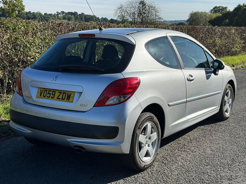 2009 Peugeot 207 in Silver, photo 6 of 18