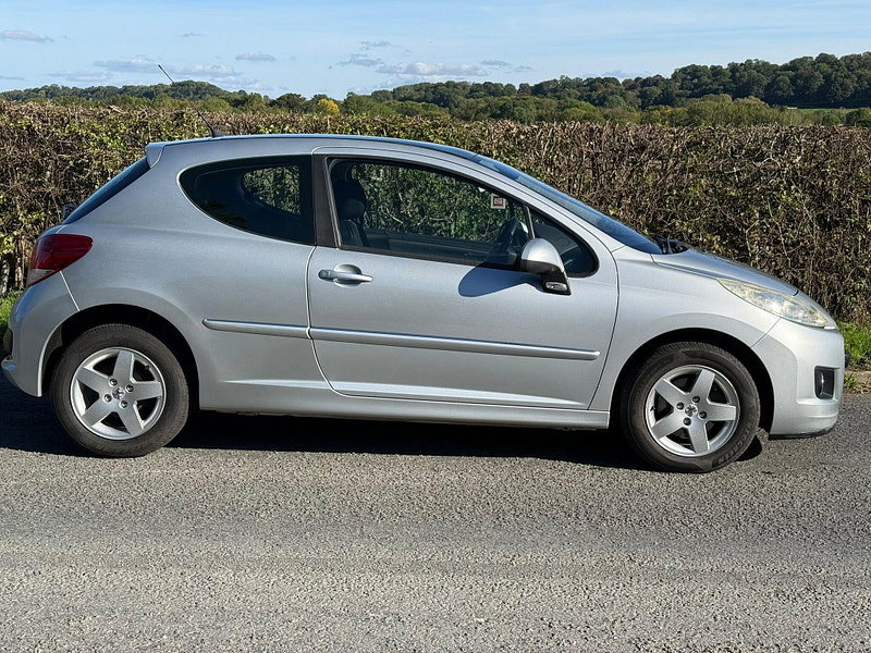 2009 Peugeot 207 in Silver, photo 5 of 18