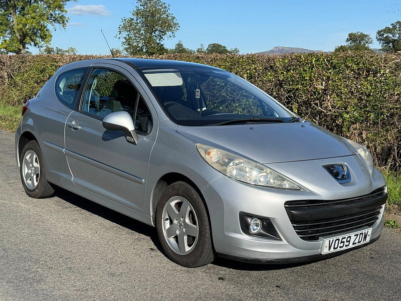 2009 Peugeot 207 in Silver, photo 4 of 18