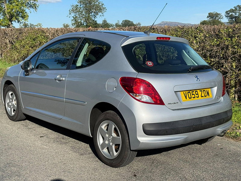 2009 Peugeot 207 in Silver, photo 3 of 18