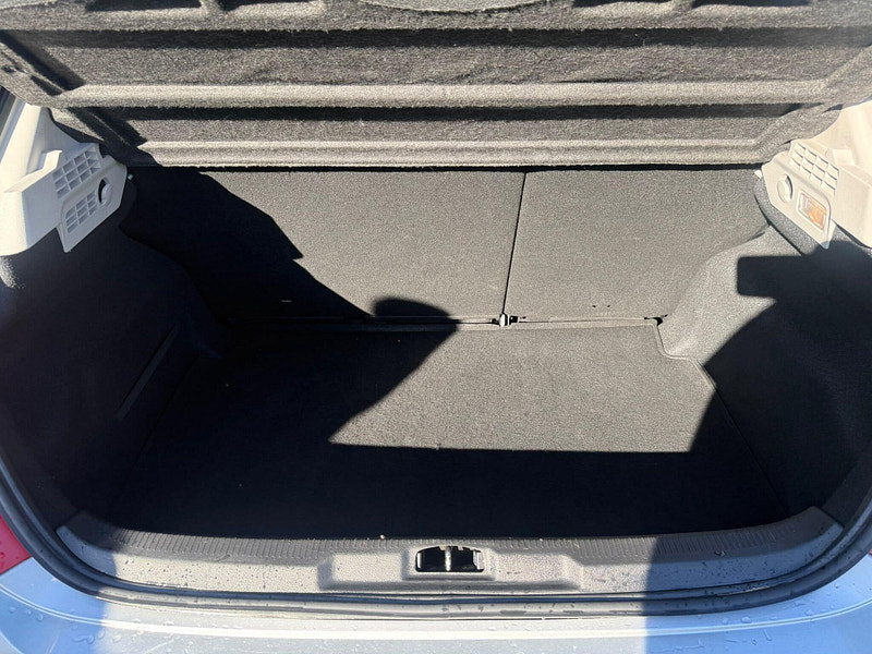 2009 Peugeot 207 in Silver, photo 18 of 18