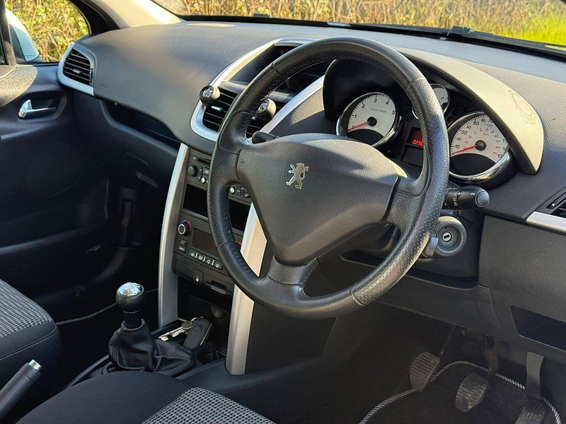2009 Peugeot 207 in Silver, photo 13 of 18