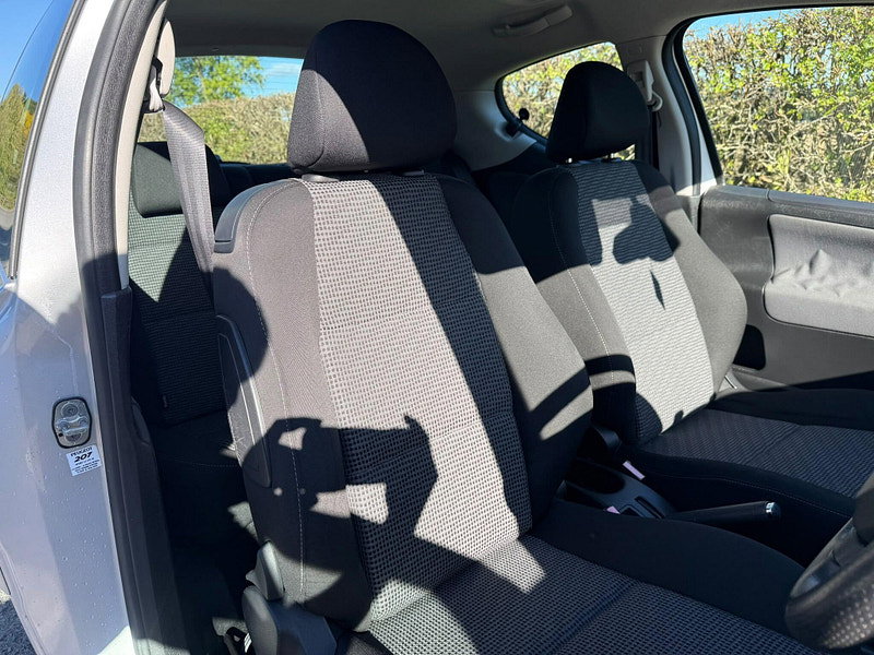 2009 Peugeot 207 in Silver, photo 15 of 18