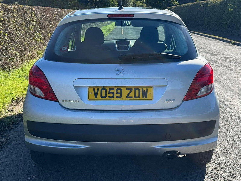 2009 Peugeot 207 in Silver, photo 8 of 18