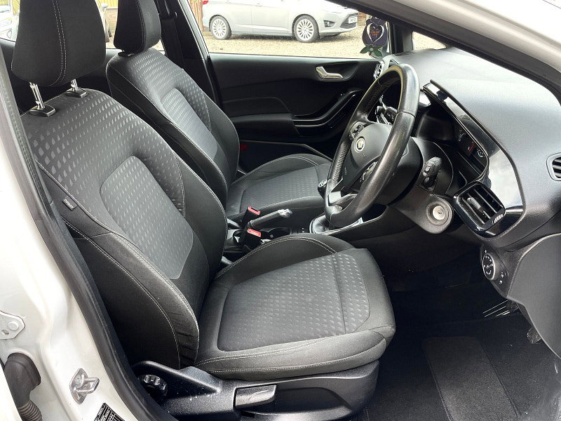 Ford Fiesta 1.0T EcoBoost Zetec Euro 6 (s/s) 5dr