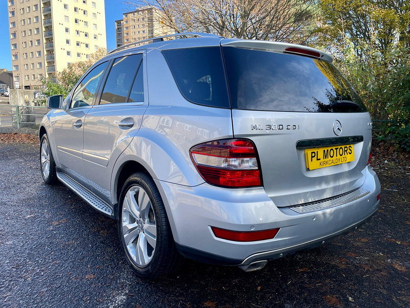 Mercedes-Benz M Class 3.0 ML300 CDI V6 BlueEfficiency Sport G-Tronic 4WD Euro 5 5dr