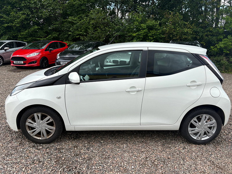 Toyota Aygo 1.0 VVT-i x-pression Hatchback 5dr Petrol Manual Euro 5 Euro 5 (68 ps)