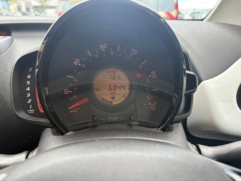 Toyota Aygo 1.0 VVT-i x-pression Hatchback 5dr Petrol Manual Euro 5 Euro 5 (68 ps)