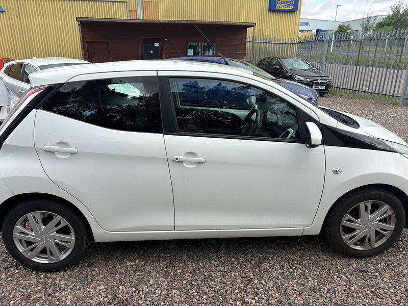 Toyota Aygo 1.0 VVT-i x-pression Hatchback 5dr Petrol Manual Euro 5 Euro 5 (68 ps)