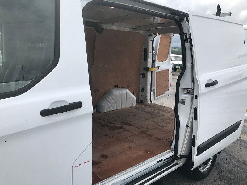 Ford Transit Custom 2.0L 290 Diesel Manual Euro 6 (103 bhp) 5dr Manual 2025