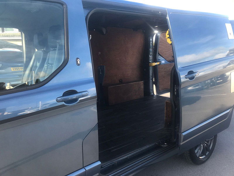 Ford Transit Custom 2.0L 290 Sport EcoBlue Diesel Manual Euro 6 (182 bhp) 5dr Manual 2025