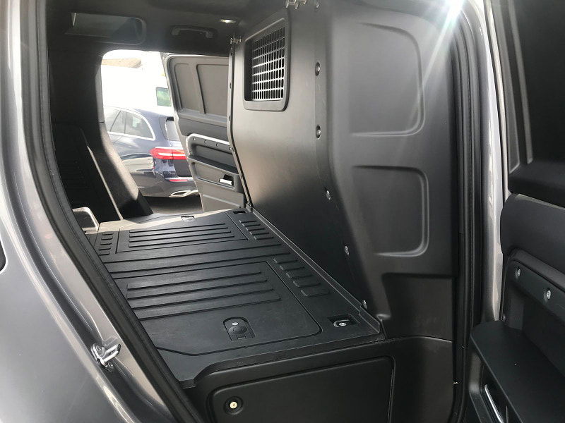 Land Rover Defender 3.0L Hard Top SE D MHEV Auto 5dr Diesel Automatic Euro 6 (295 bhp) 5dr Automatic 2025