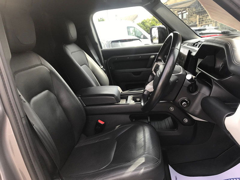 Land Rover Defender 3.0L Hard Top SE D MHEV Auto 5dr Diesel Automatic Euro 6 (295 bhp) 5dr Automatic 2025