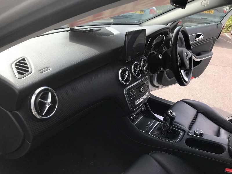 Mercedes-Benz A Class 1.5 A180d Sport (Premium) Hatchback 5dr Diesel Manual Euro 6 (s/s) (109 ps) 5dr Manual 2026