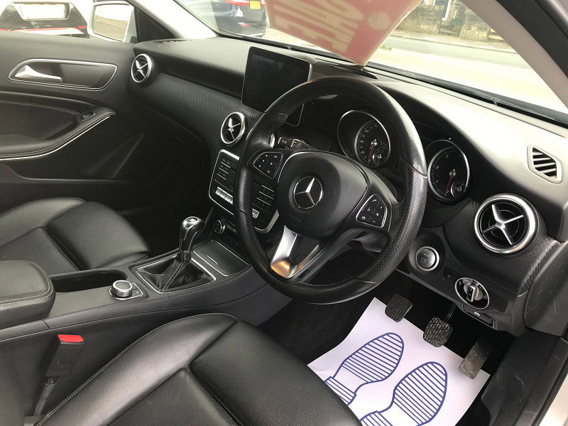 Mercedes-Benz A Class 1.5 A180d Sport (Premium) Hatchback 5dr Diesel Manual Euro 6 (s/s) (109 ps) 5dr Manual 2026