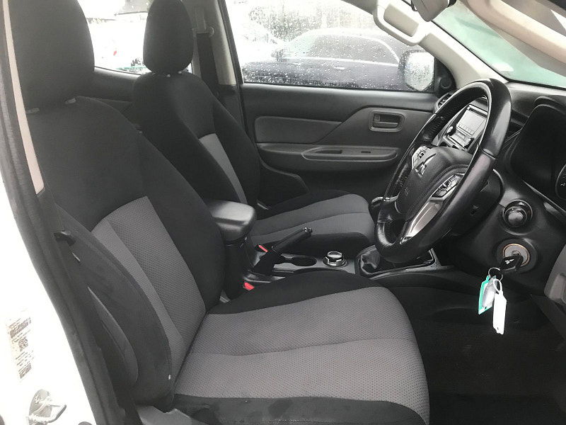 Mitsubishi L200 2.4 DI-D DC 4Life Pickup Double Cab 4dr Diesel Manual 4WD Euro 6 (s/s) (154 ps) 4dr Manual 2026